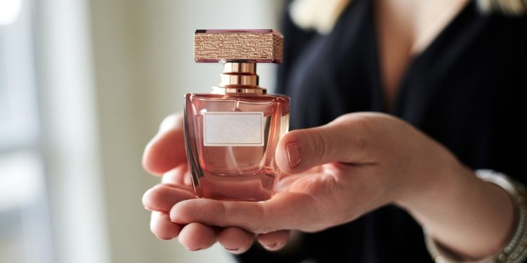 أفضل العطور النسائية في الكويت